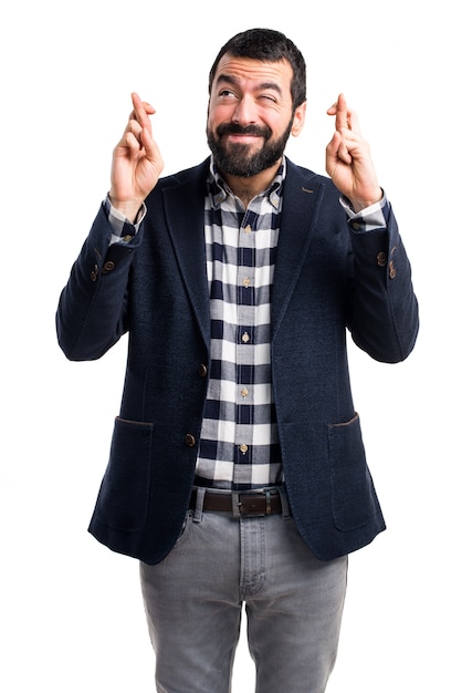 Bel homme avec les doigts croisés