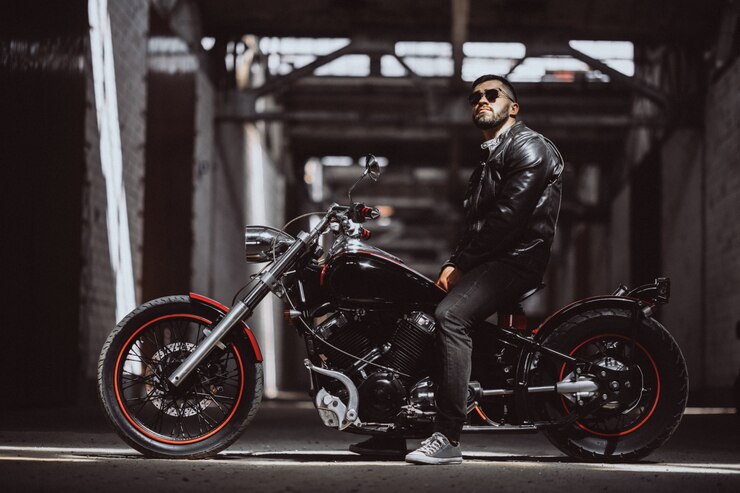 Photo gratuit bel homme sexy en moto