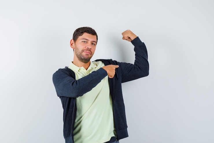 Photo gratuit bel homme vêtu d'une tenue décontractée