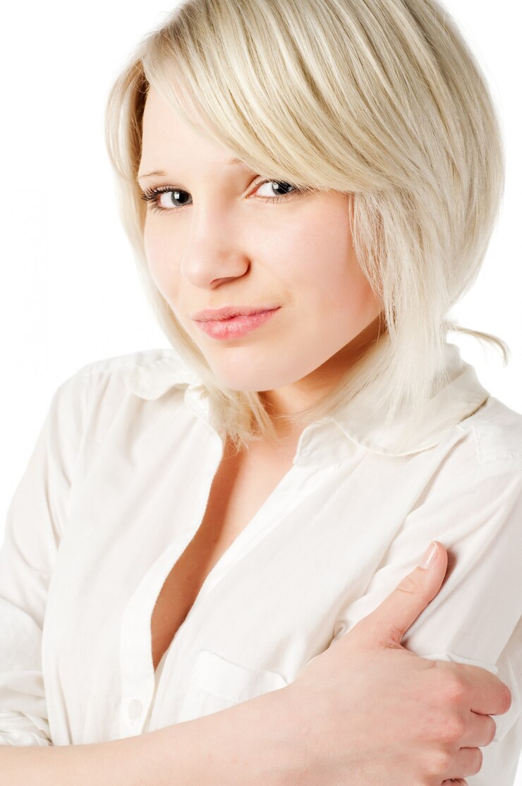 Photo gratuit belle adolescente blonde sur blanc