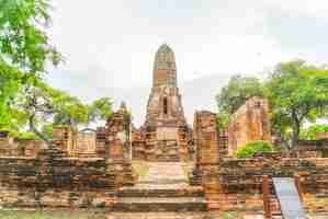 Photo gratuite belle ancienne architecture historique d'ayutthaya en thaïlande