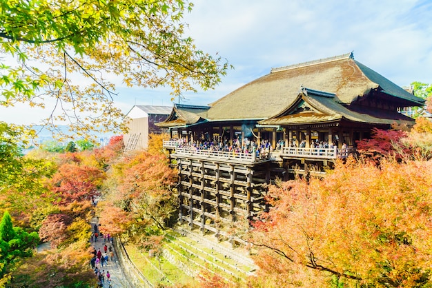 Belle architecture dans le temple de Kiyomizu à Kyoto au Japon