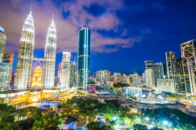 Belle architecture extérieure du bâtiment dans la ville de Kuala Lumpur en Malaisie