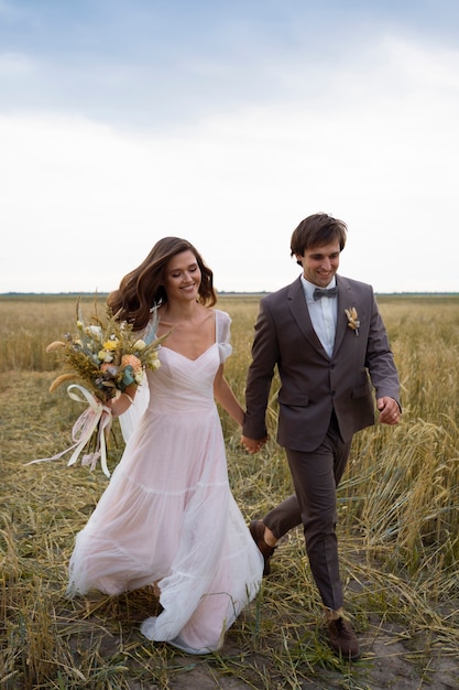 Photo gratuite belle cérémonie de mariage dans la nature