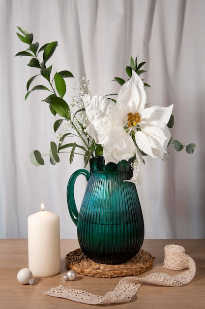 Belle composition de poinsettia blanc