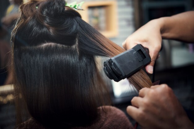 Belle coupe de cheveux des femmes