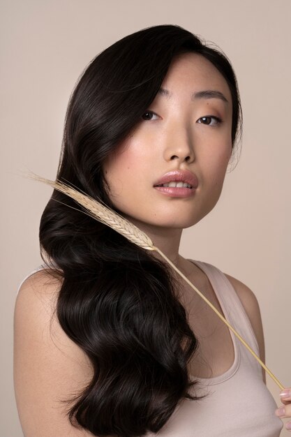 Belle femme asiatique à la peau claire