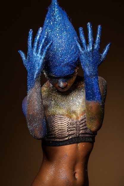 Belle femme avec bodyart