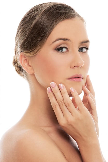 Belle femme avec une peau parfaite