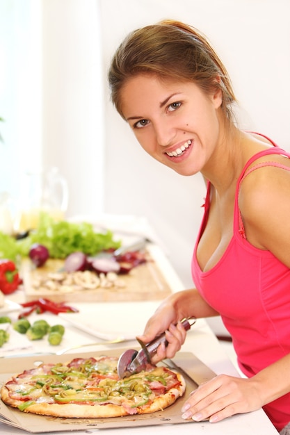 Belle Femme Avec Pizza