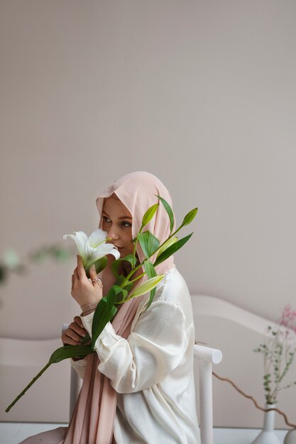 Belle femme portant le hijab