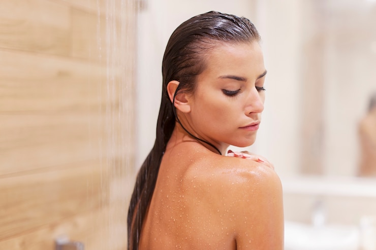 Photo gratuit la belle femme sous la douche