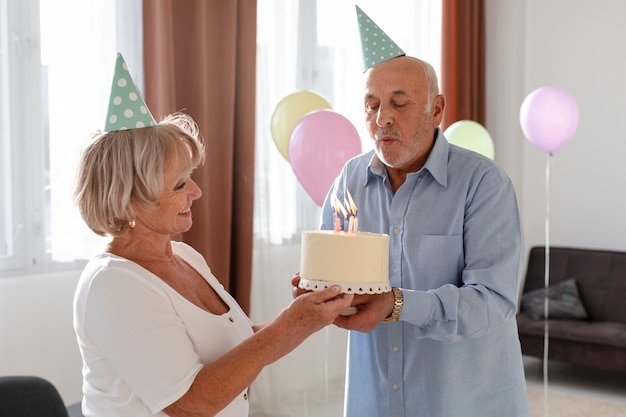 Belle fête d'anniversaire senior