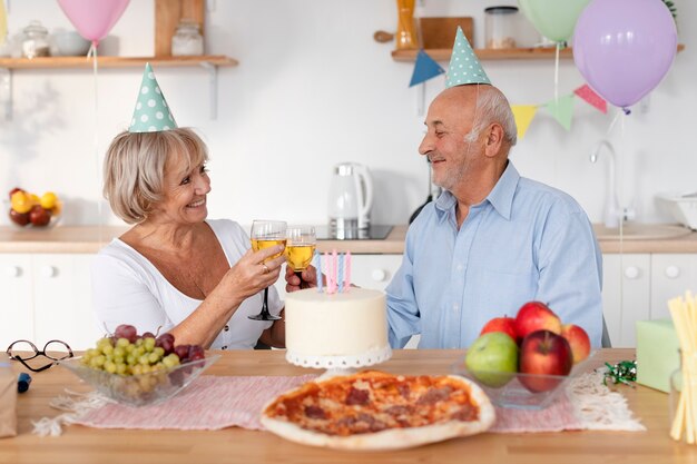 Belle fête d'anniversaire senior