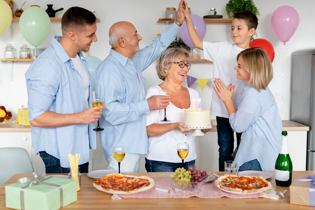 Belle fête d'anniversaire senior