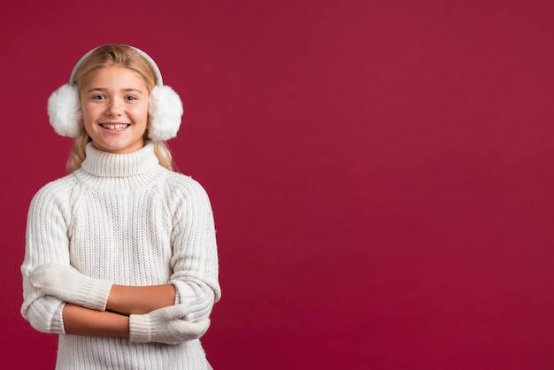 Belle fille de Noël avec espace de copie