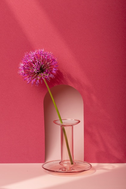 Photo gratuite belle fleur violette dans un vase