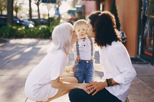 Belle jeune famille