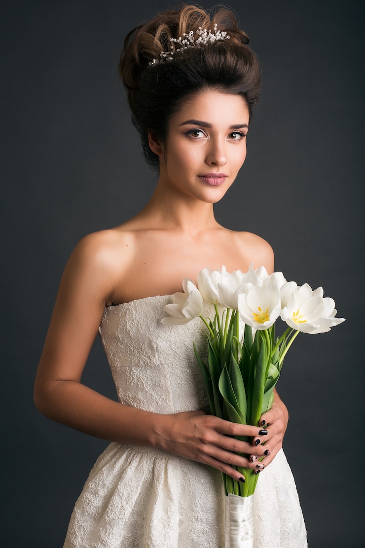 Photo gratuit belle jeune femme élégante en robe de mariée