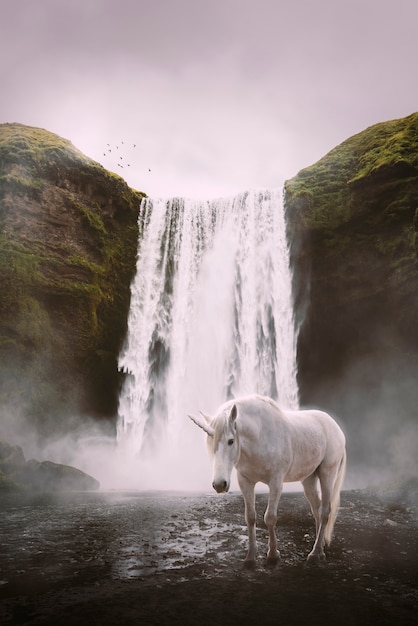 Photo gratuite belle licorne dans la composition de la nature