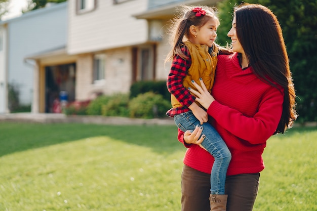 Belle mère avec petite fille