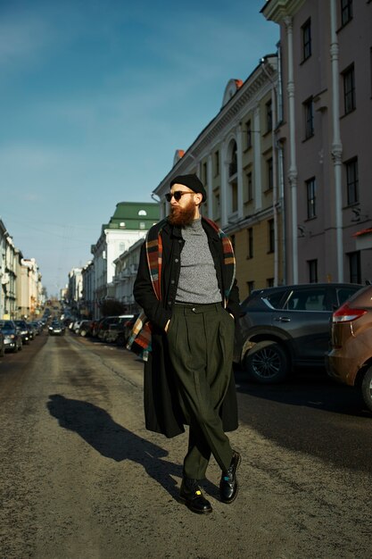 Belle personne biélorusse dans la ville