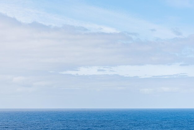 Belle photo de la mer et du ciel