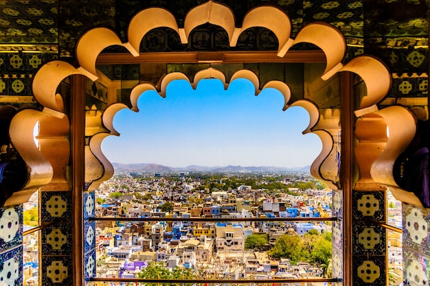 Belle photo d'Udaipur depuis la fenêtre du City Palace