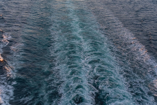 Photo gratuite une belle photo des vagues de la mer