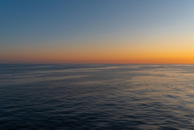 Une belle photo des vagues de la mer