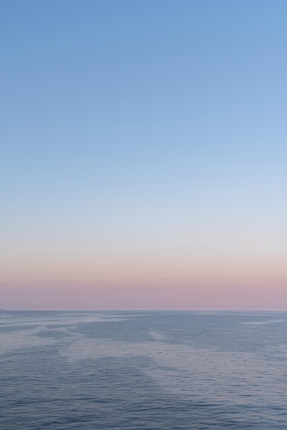 Une belle photo des vagues de la mer