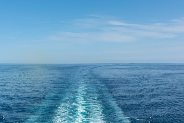 Photo gratuite une belle photo des vagues de la mer