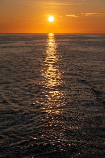 Photo gratuite une belle photo des vagues de la mer