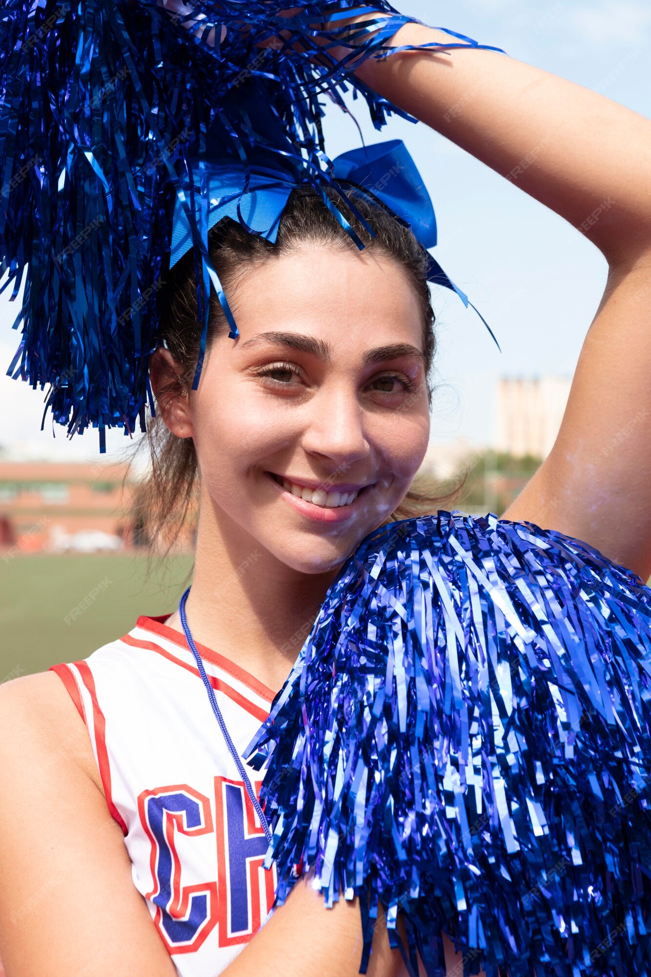 Illustration D'une Jolie Pom-pom Girl Adolescente Dansant Avec Des