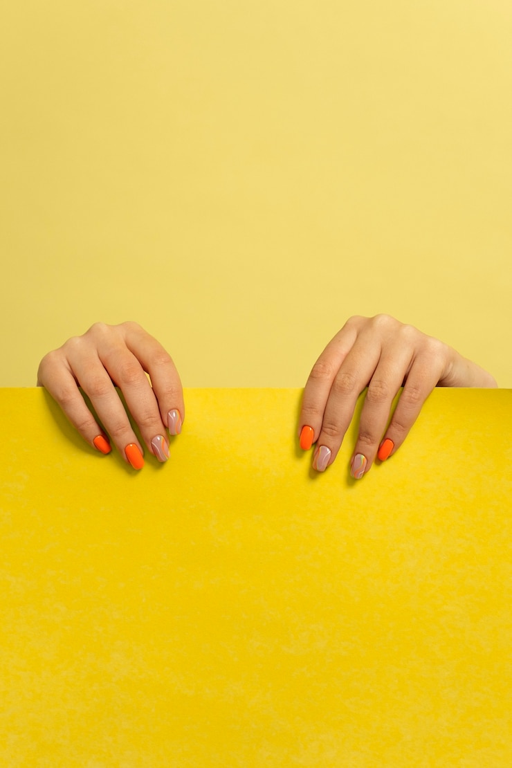 Photo gratuit une belle présentation d'art des ongles