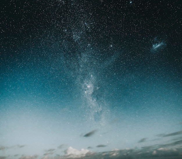 Photo gratuite belle voie lactée dans le ciel nocturne