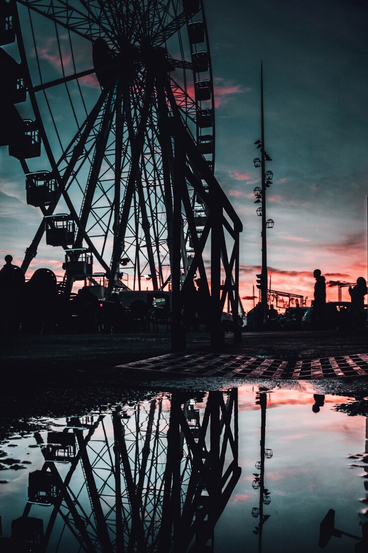 Photo gratuit belle vue d'une grande grande roue à marseille, france dans la soirée
