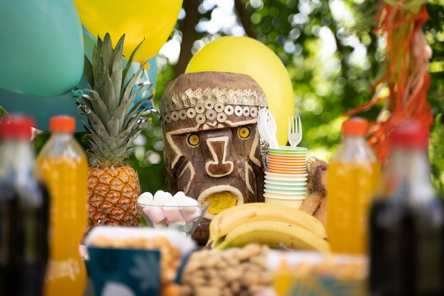 Belles décorations de fête dans la jungle