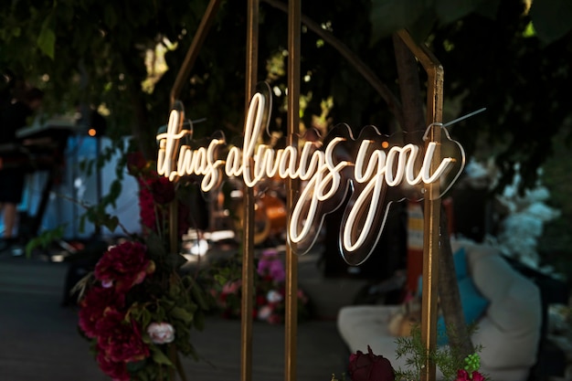 Photo gratuite belles décorations de mariage à l'extérieur