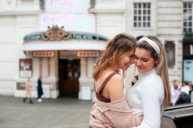 Photo gratuite de belles femmes passent du temps de qualité ensemble