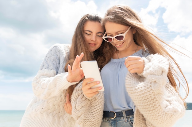 Belles Filles Passent Du Temps Ensemble