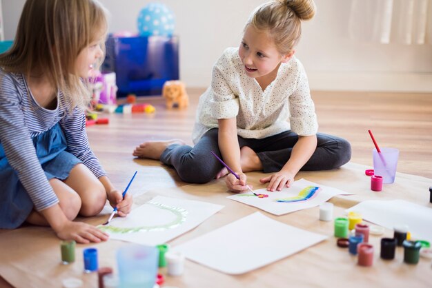 Belles peintures réalisées par des petites filles