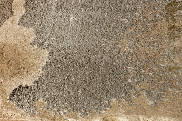 Béton brut avec surface vieillie