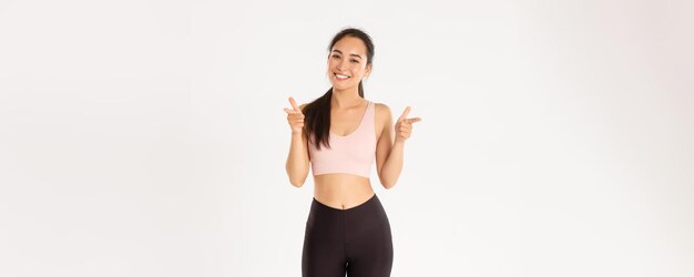 Bien-être sportif et concept de mode de vie actif smiling cute asian fitness girl gym coach ou s