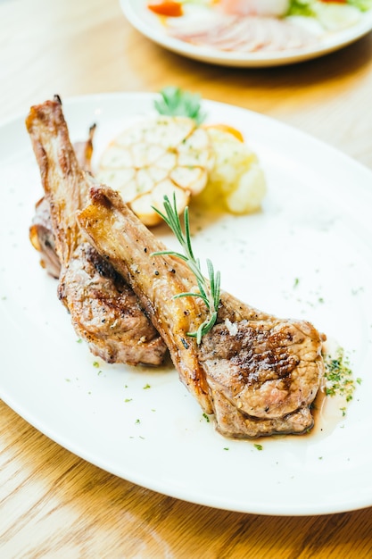 Bifteck à la viande d&#39;agneau grillée