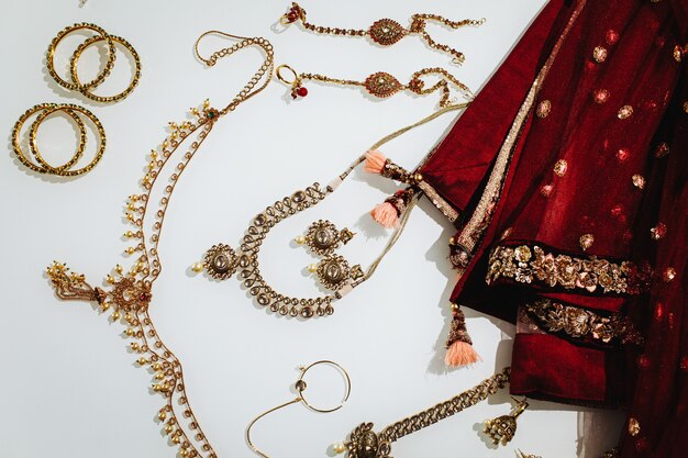 Bijoux de mariage indien traditionnel