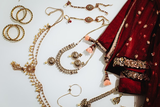 Bijoux de mariage indien traditionnel