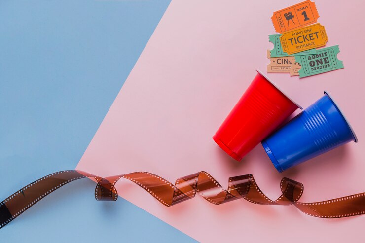 Photo gratuit billets de cinéma et celluloïd