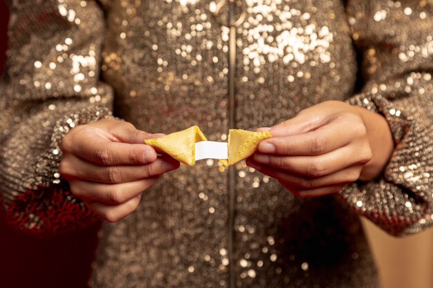 Biscuit de fortune avec message pour le nouvel an chinois