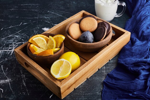 Biscuits au chocolat et au citron.